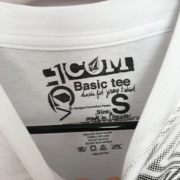 Volcom T - Picture 2 of 2